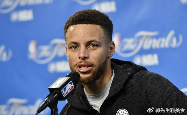 足球-库里评历史最强阵容，科比詹皇均无缘，网友：这阵容能82胜0负|奥尼尔|斯蒂芬·库里|乔丹|勒布朗·詹姆斯|科比·布莱恩特_新浪体育_新浪新闻